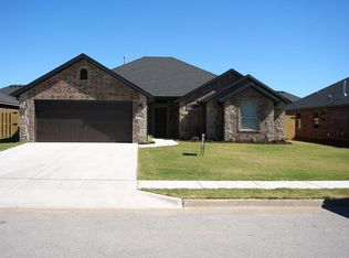 6109 S 38th St, Rogers, AR 72758
