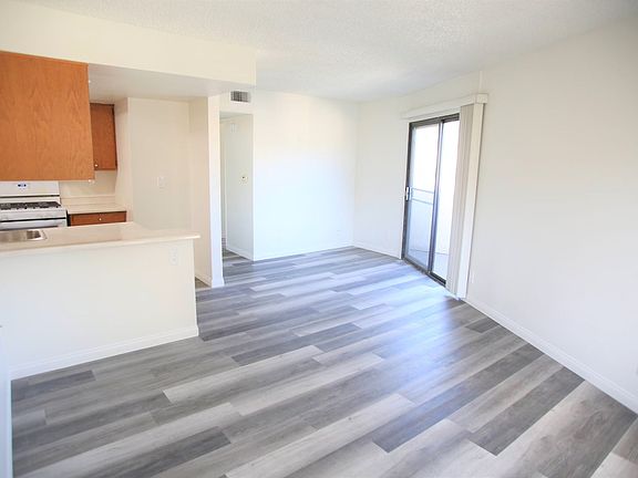 5th image of 11051 Hesby St #12