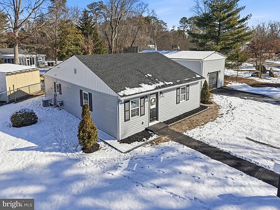 3rd image of 3624 Lake Ave