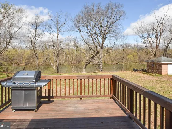 19141 Youngs Cliff Rd, Sterling, VA 20165