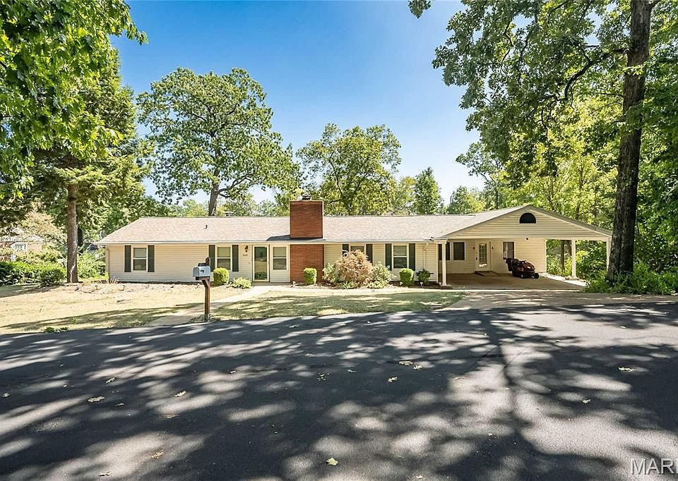 9448 Parklind Dr, Saint Louis, MO 63126 | Zillow