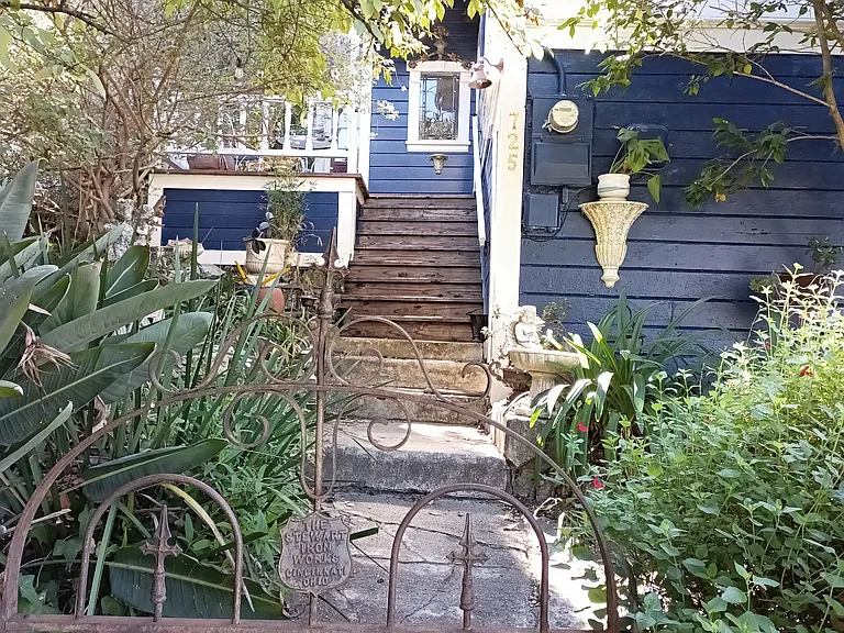 725 Alhambra St — Photo 35