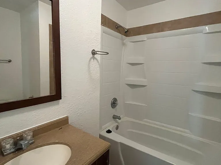 1016 Benito Ave — Photo 8