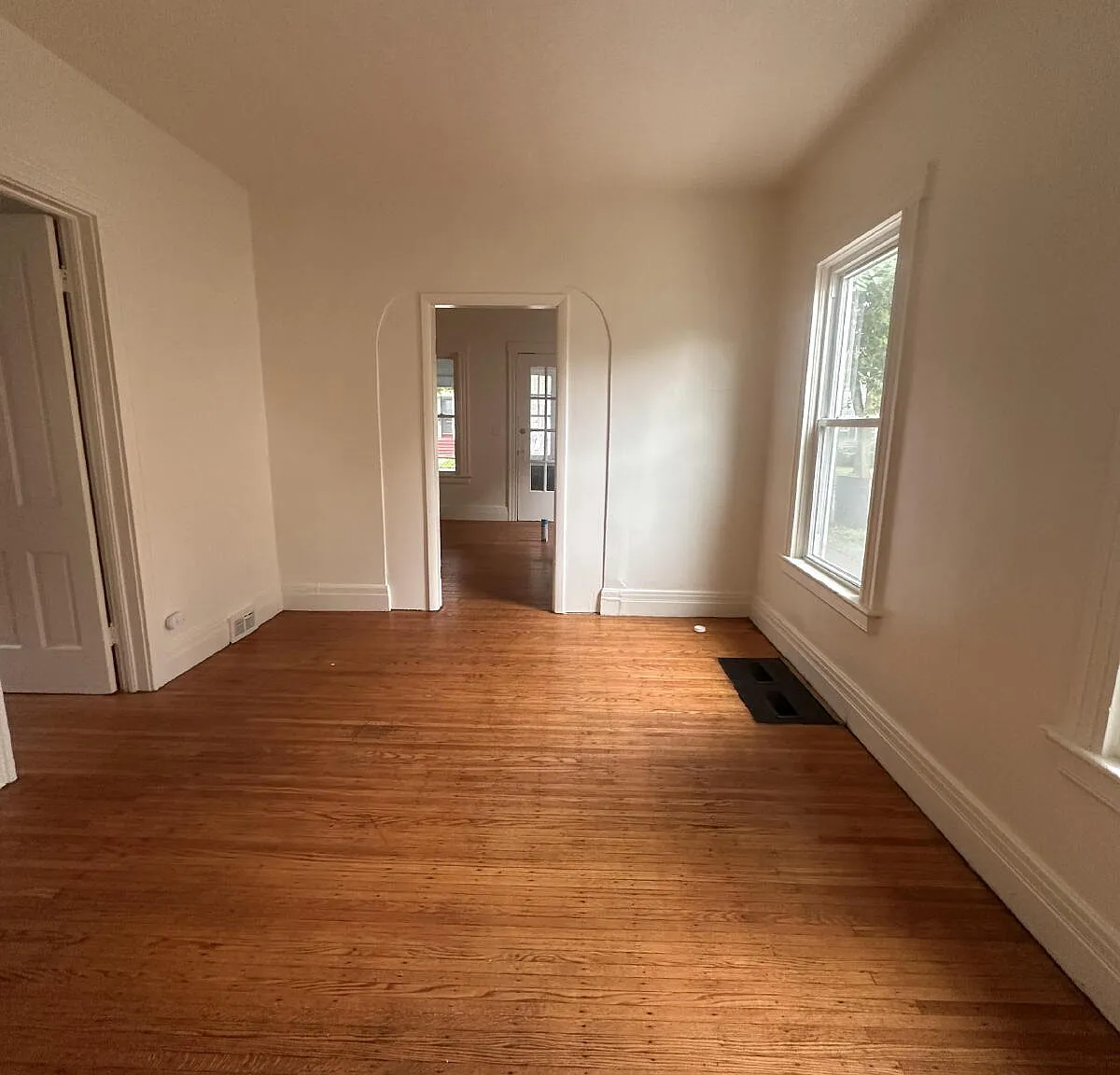 2 bed, 1.0 bath, $1,150 — Photo 3