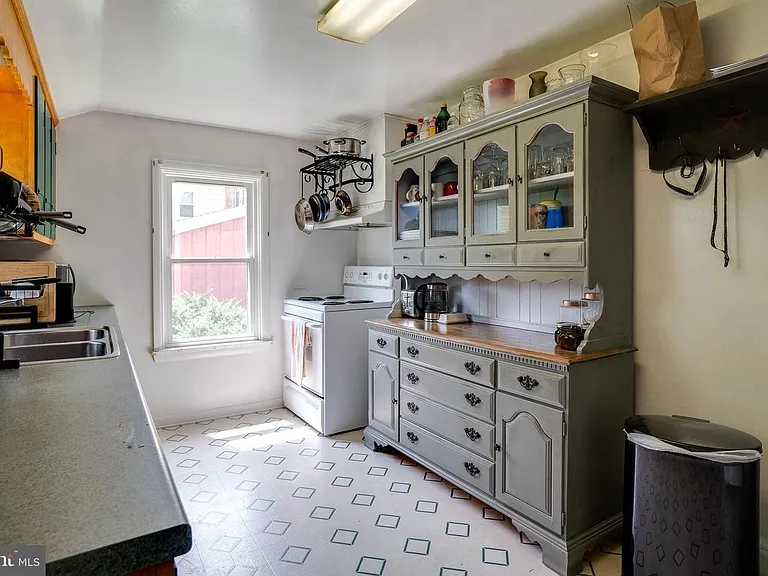 14 Elizabeth St #1 — Photo 10