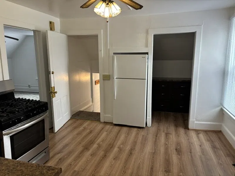 2 bed, 1.0 bath, $1,099 — Photo 2