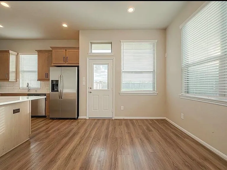 8700 Laurel Crest Dr — Photo 11