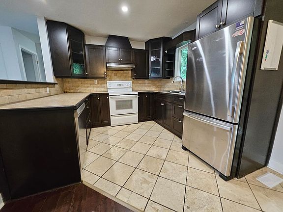 2nd image of 15118 91a Ave