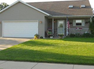 263 Mayfair Dr, Juneau, WI 53039