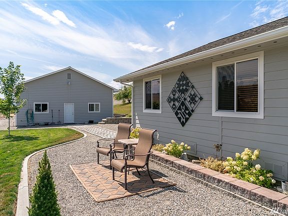 5th image of 1095 Mansfield Dr