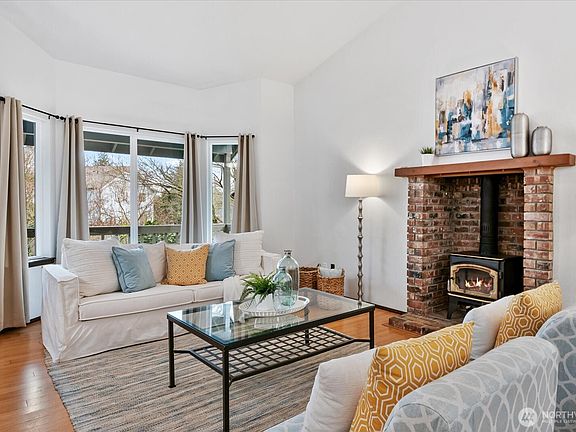 4th image of 19721 58th Avenue NE