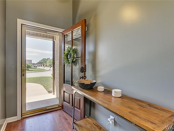 4th image of 5228 Blackstone Ln