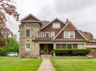 180 Queens Dr #2A, Toronto, ON M9N 2H7