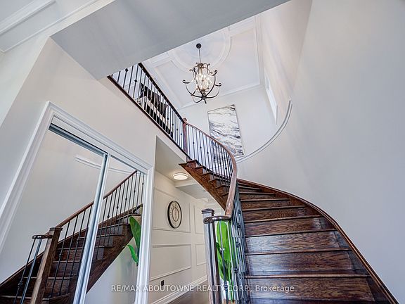 5th image of 4228 Fuller Cres