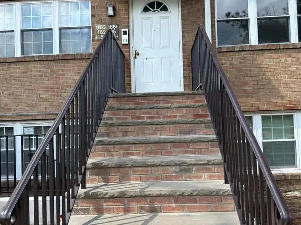 185 College Dr, Edison, NJ 08817