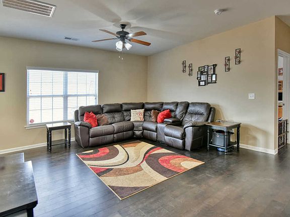 4th image of 110 Emily Ln