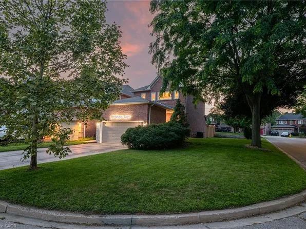 1190 Windgrove Sq, Pickering, ON L1X 2S5