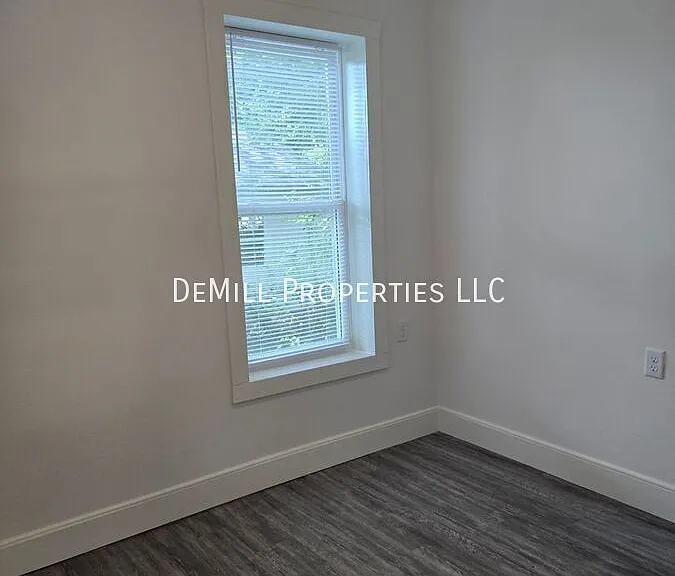 1740 W Olive St — Photo 7