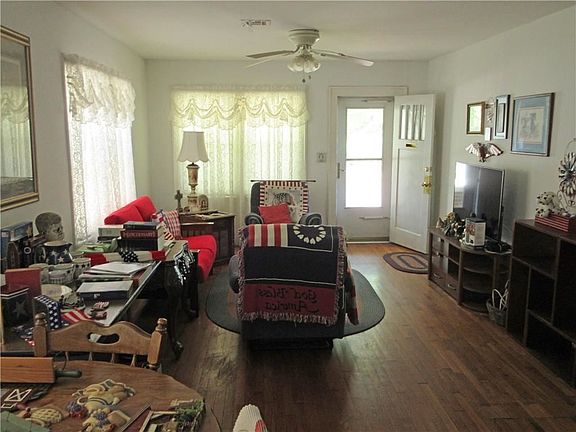 4th image of 900 N Park Ave