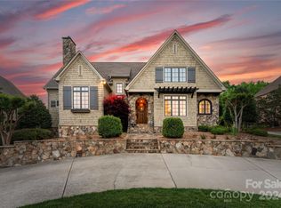 1528 Shadow Forest Dr, Matthews, NC 28105