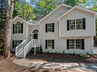 105 Creekview Dr, Hoschton, GA 30548