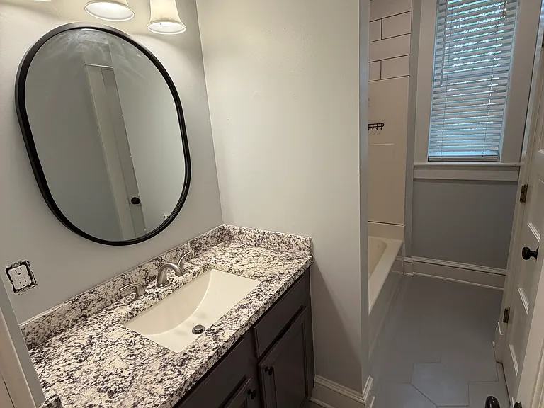 200 W 31st St #202 — Photo 8