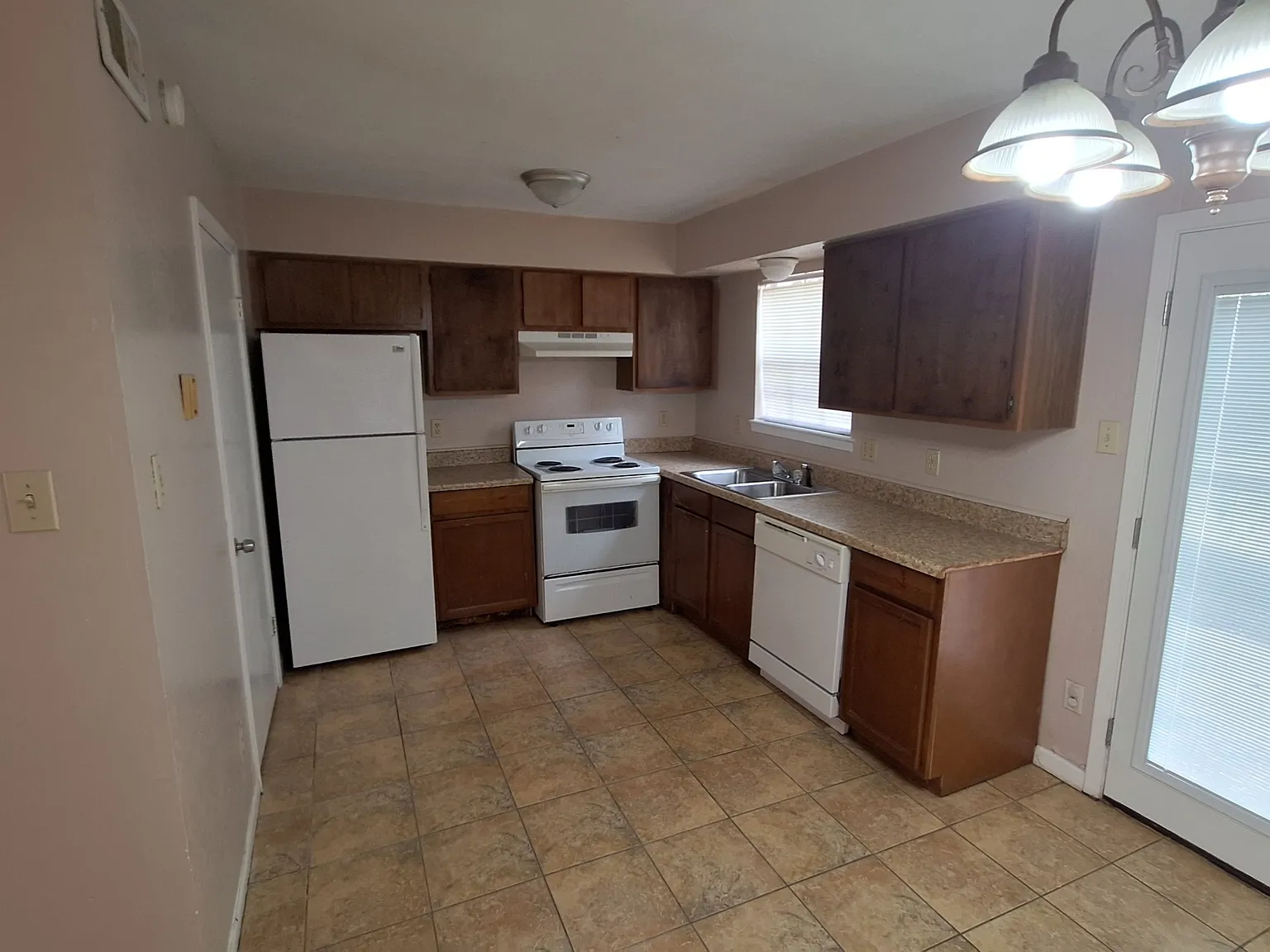 1906 Barak Ln — Photo 4