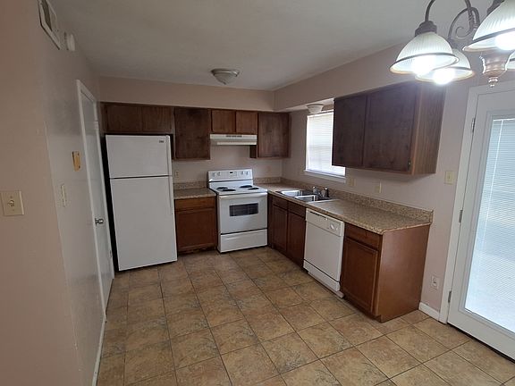2nd image of 1906 Barak Ln APT 10
