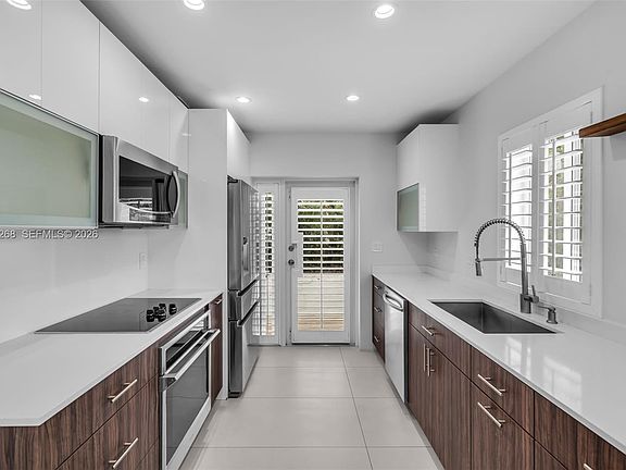 5th image of 1632 SW 12th St