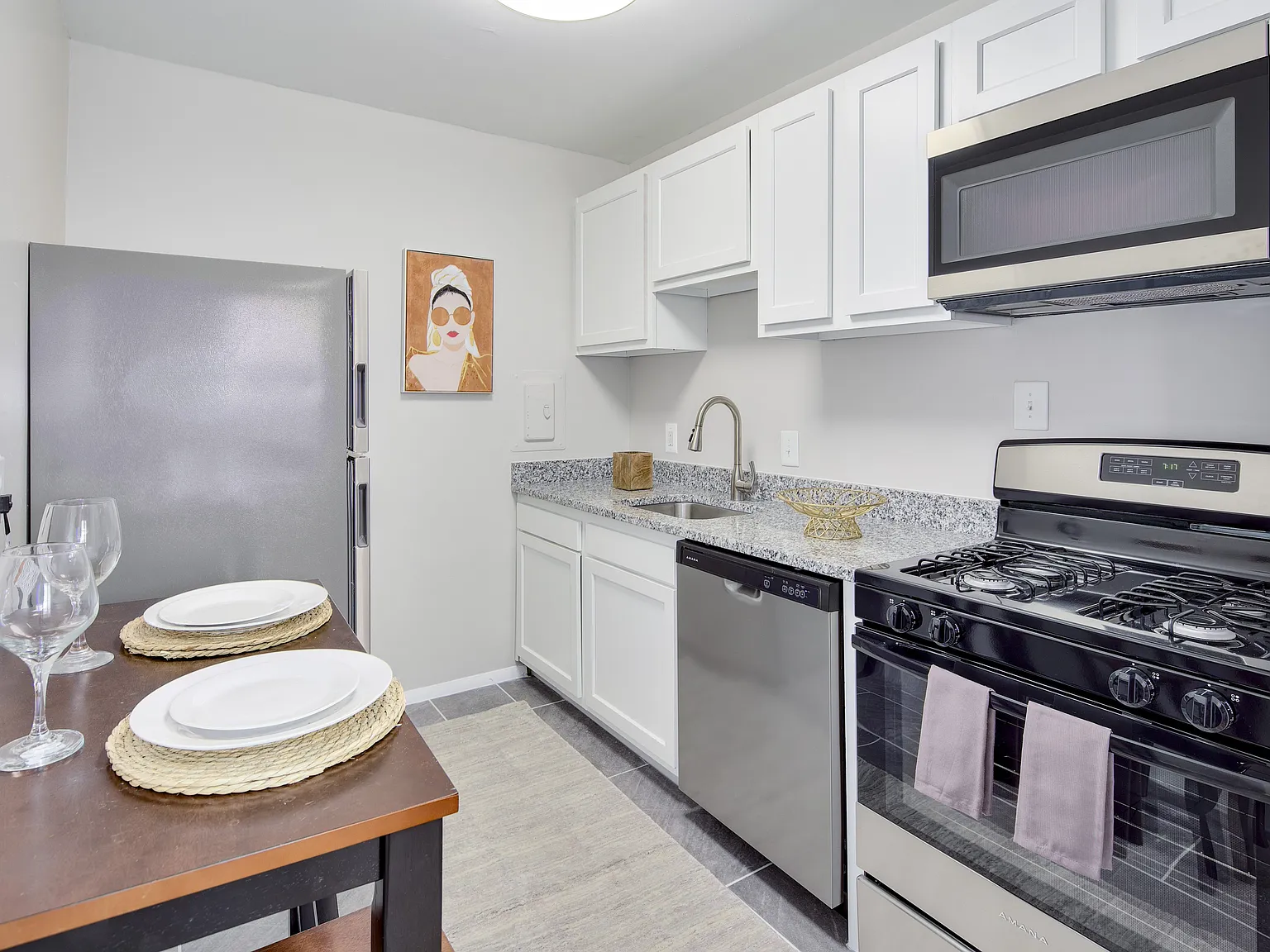 Finian's Court Apartments — Photo 1