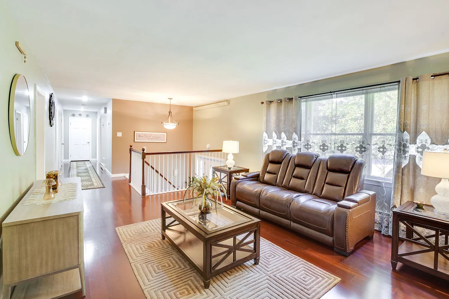 5 bed, 2.0 bath, 2572 sqft, $7,844 — Photo 2