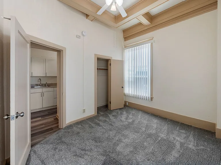 207 Chester Ave — Photo 15