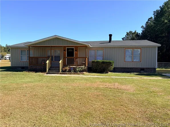 1501 Clan Campbell Dr, Raeford, NC 28376