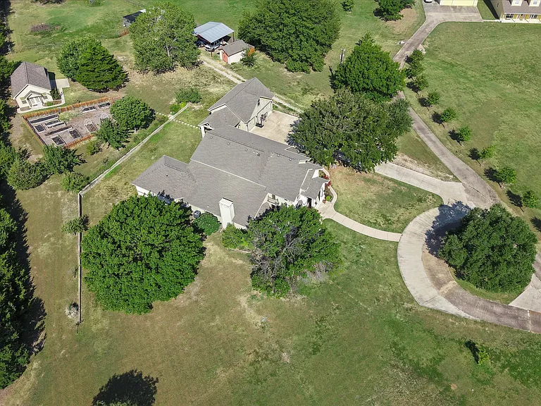 2309 Parker Rd — Photo 40