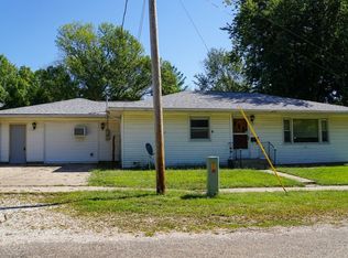 115 S Scofield St, Carthage, IL 62321