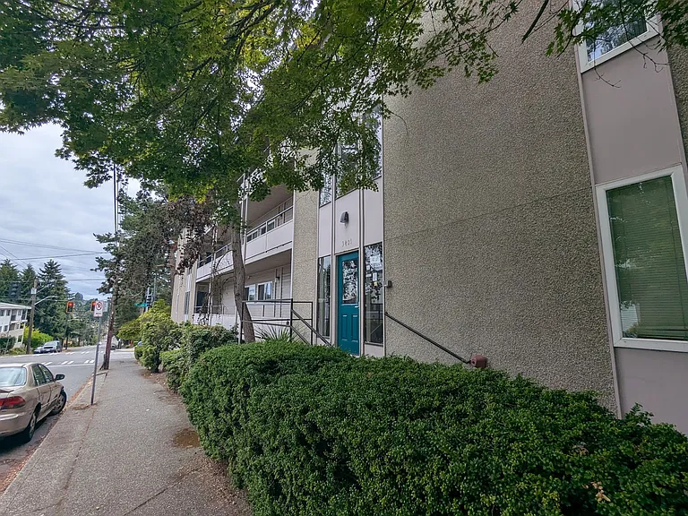 3401 NE 65th St — Photo 7