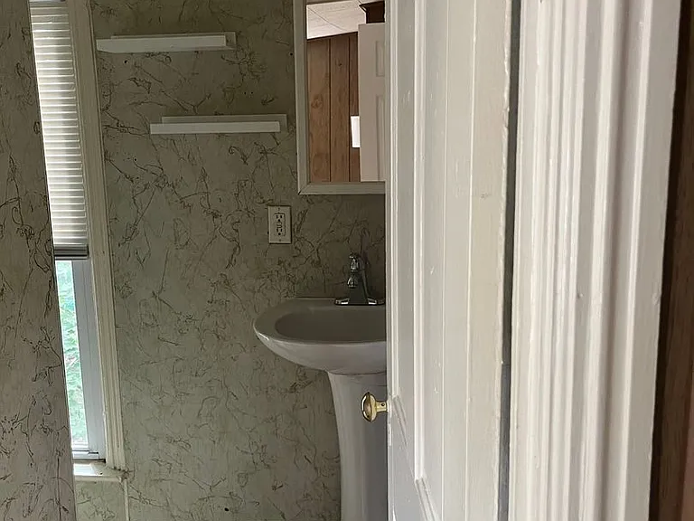 343 E Orange St — Photo 30