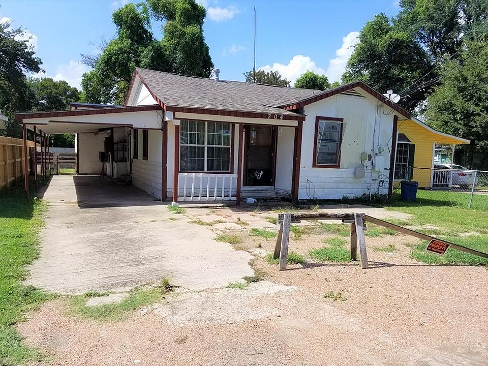1st image of 704 Lettie St