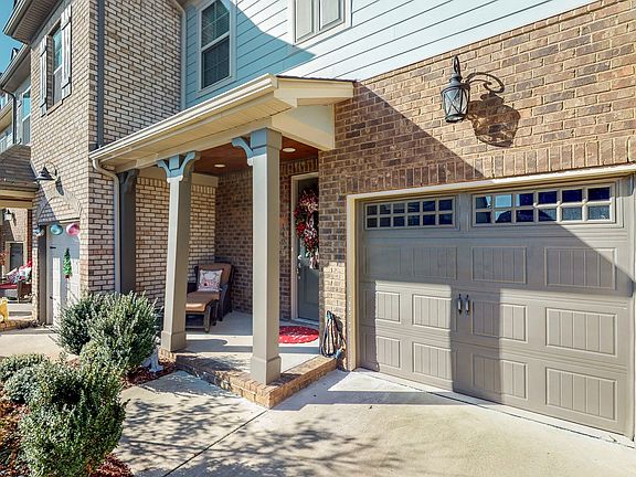 3rd image of 1427 Channing Dr