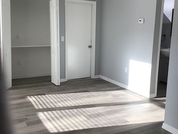 5th image of 961 Lake Ln