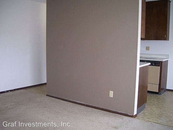 3rd image of 1201 River Dr APT 10