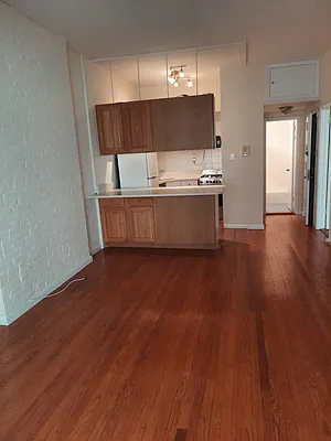 Rented by Green Line Realty | media 19