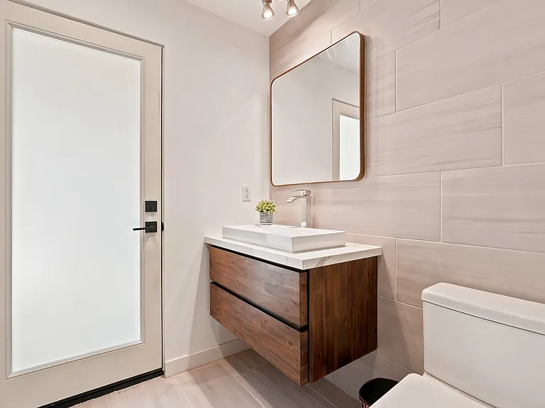 425 N Alfred St — Photo 12