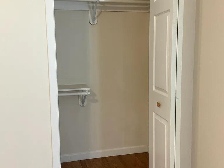 2811 E Oakland Ave #20 — Photo 24