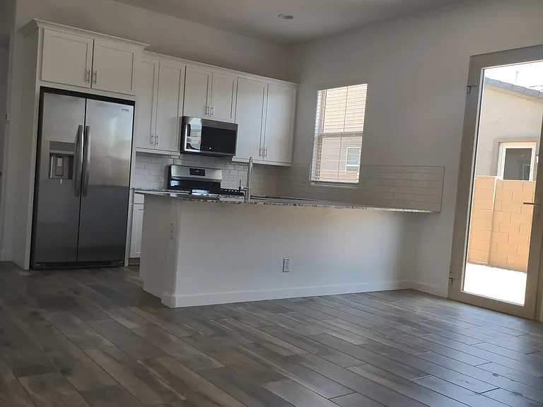 170 E Birchwood Pl — Photo 3