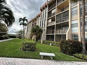 2 bed, 1.5 bath, 924 sqft, $2,200 — Photo 3
