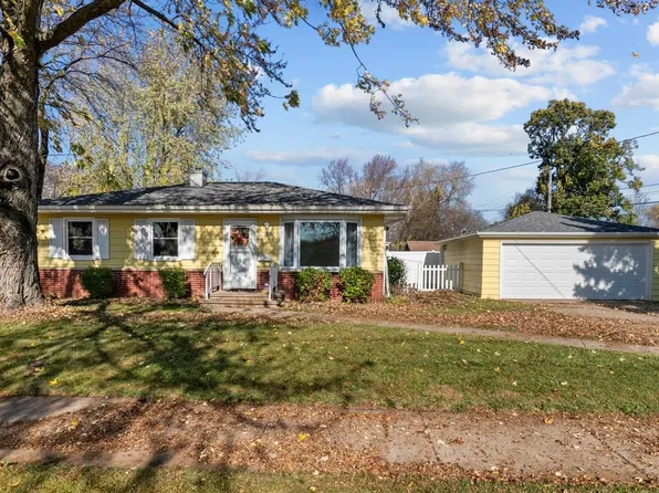1552 Crystal Springs Ave, Oshkosh, WI 54902