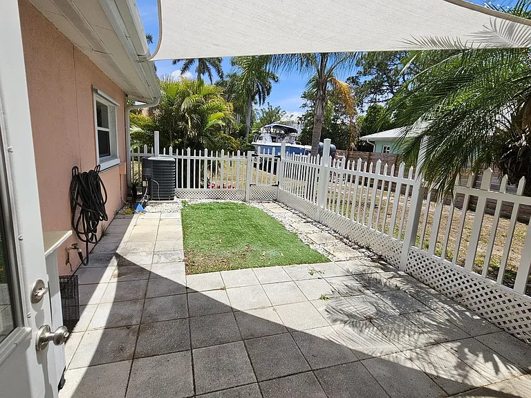 341 Bayshore Dr — Photo 8