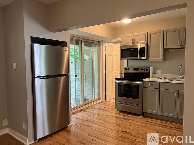 10 Riverside St #C — Photo 2