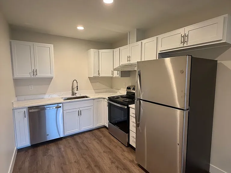 Sunrise Villas Apartments — Photo 16